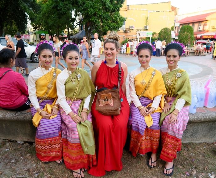 trang phục đi chùa ở Thái Lan